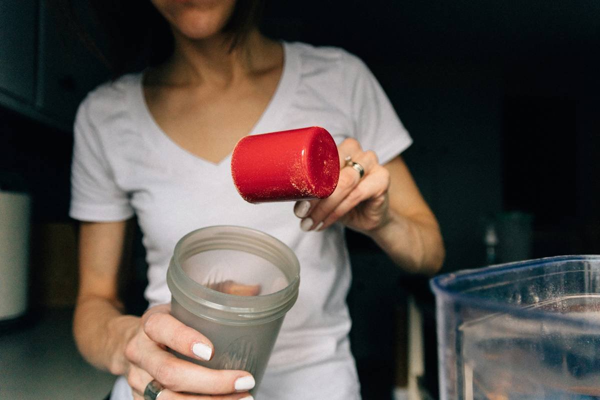 Infographic showing how processed protein ingredients like carrageenan and artificial sweeteners increase systemic inflammation and correlate with skin conditions like acne and eczema.