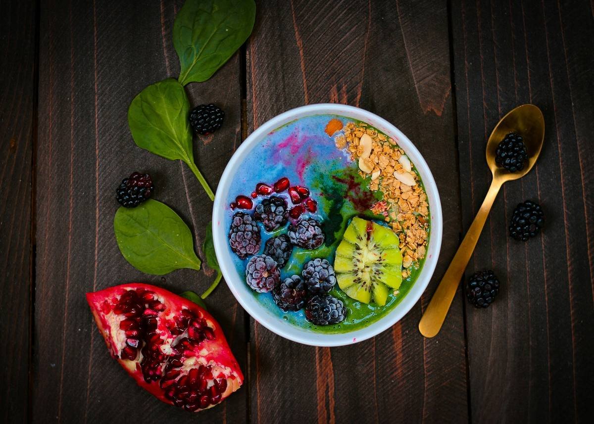 Why Your Skin Loves a Natural Protein Powder Shake (And How to Pick the Right One)
